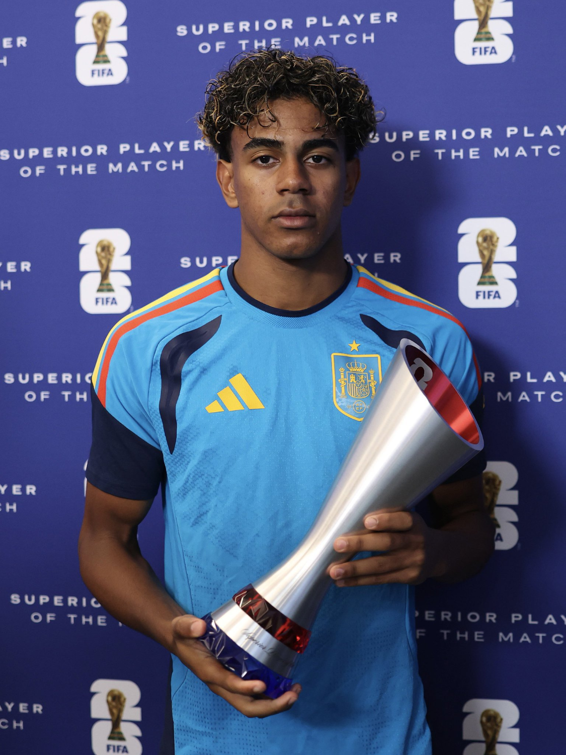 挺着大肚也能飞！身高166体重170门将6次神扑 FIFA147非预赛逼平昔日冠军